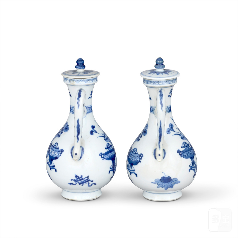清康熙 青花博古圖紋蓋壺 一組兩件  CHINA, QING DYNASTY, KANGXI PERIOD (1662-1722) - 图2
